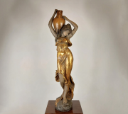 Keramická figura ženy Goldscheider