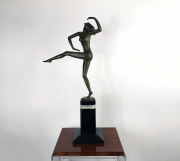 Bronzová figura ženy F. Weiss
