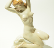 Akt porcelán